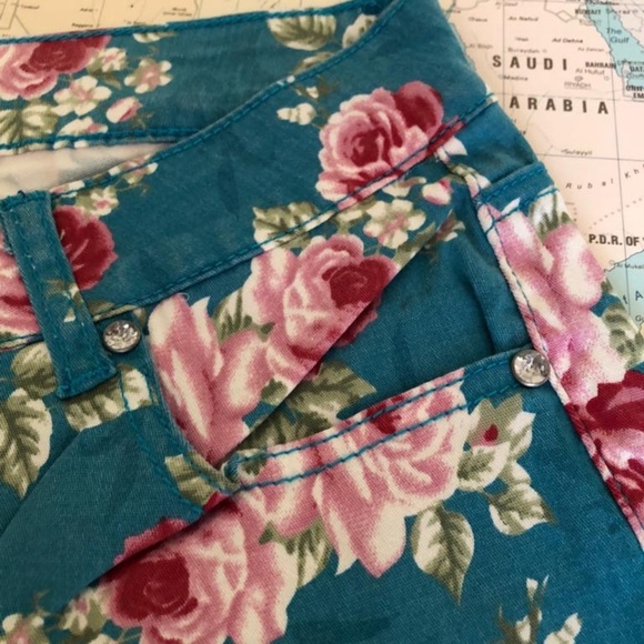 NEW WITH TAGS FLORAL SKINNY JEANS - Picture 7 of 7